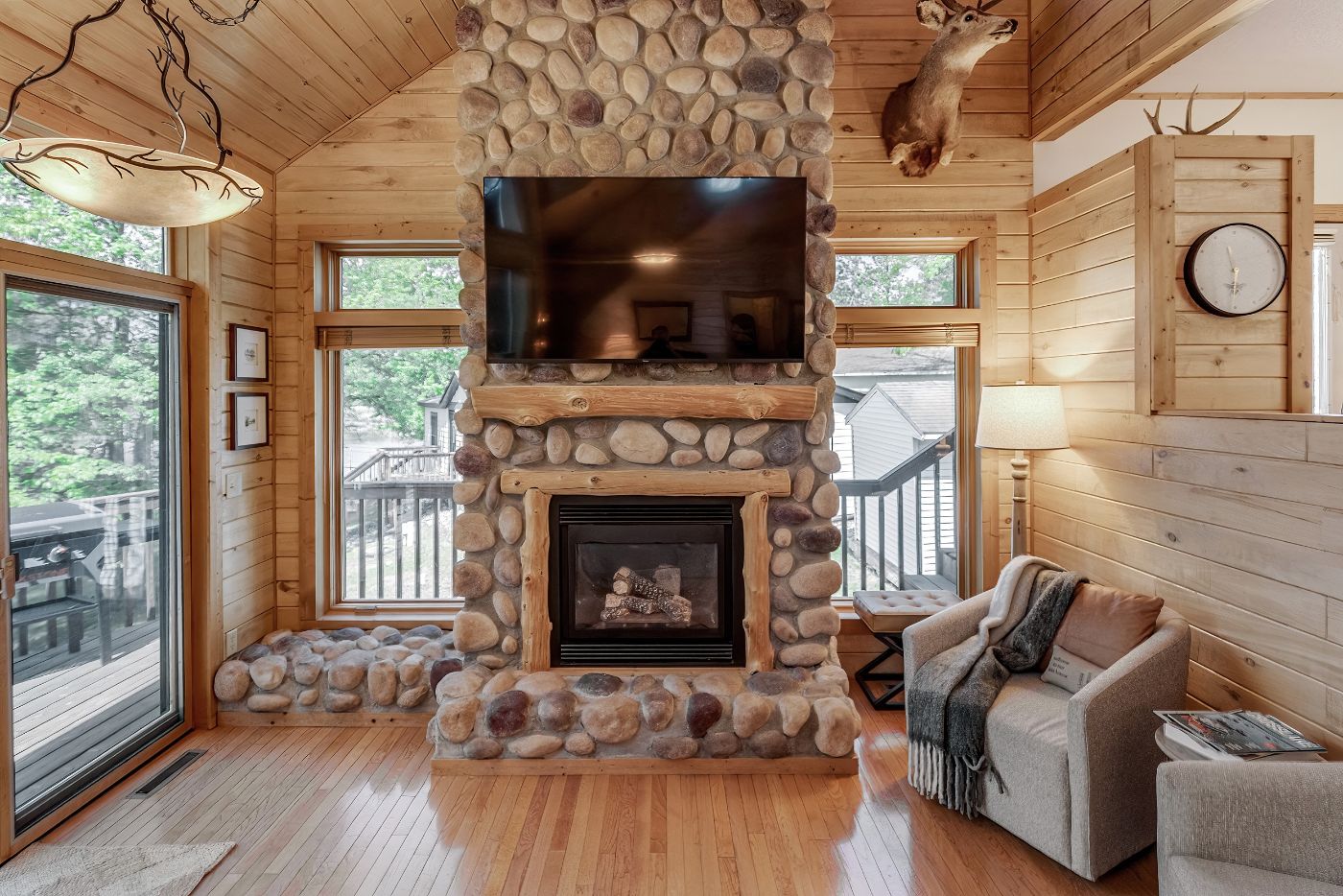 Great room with vaulted ceilings